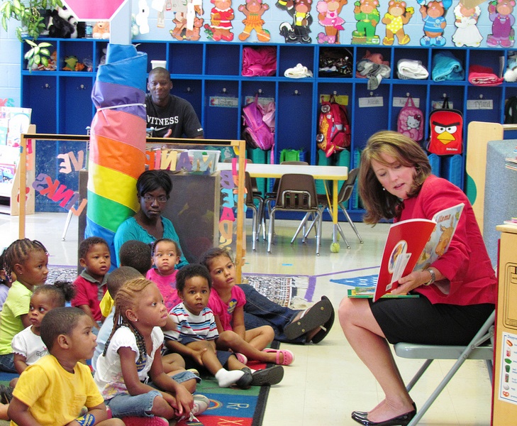 First Lady Visits Grundy County in Support of Imagination Library and Read 20 Family Book Club