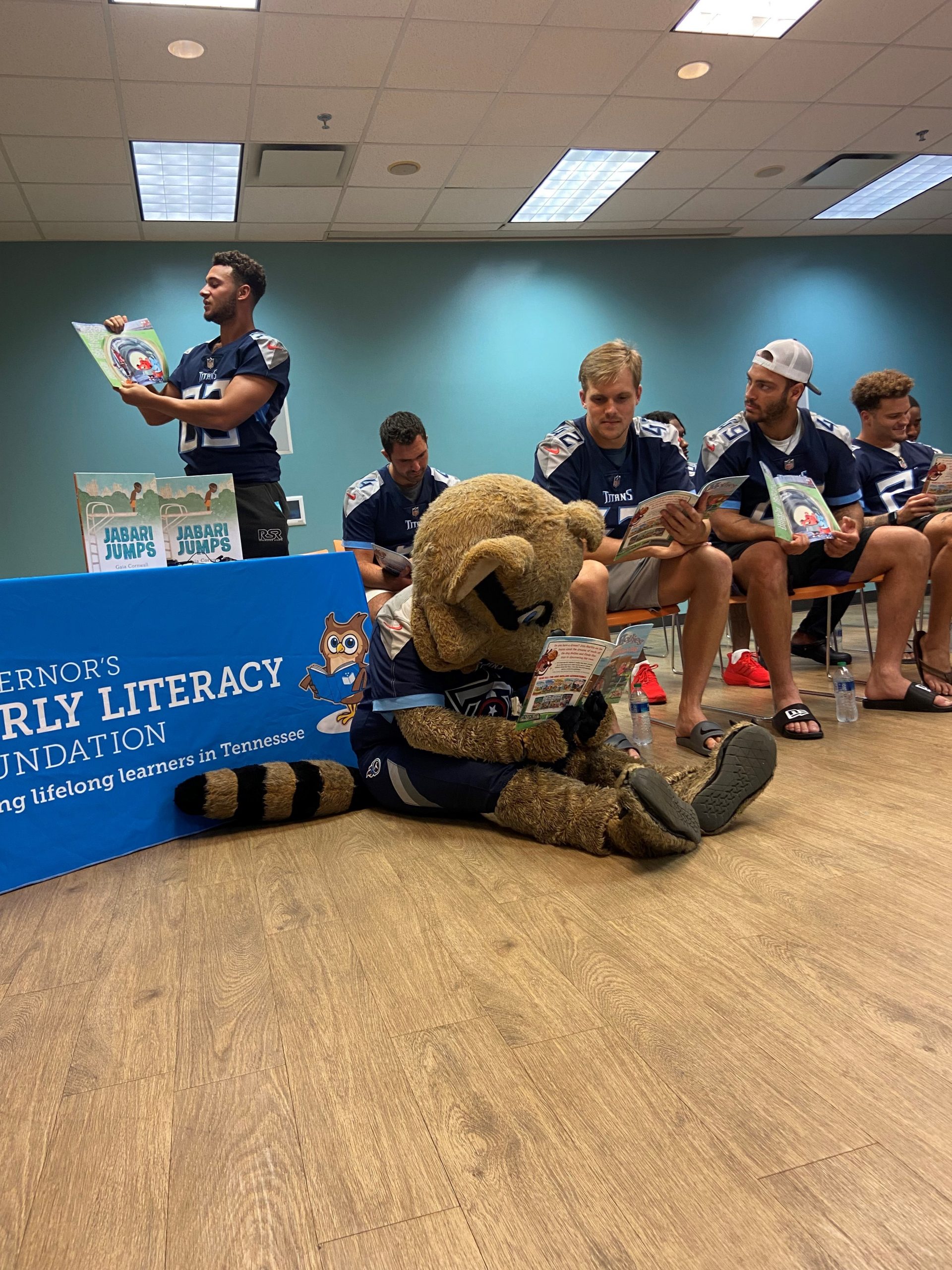 Tennessee Titans Expand Annual 'Rookies Read' Event to Encourage Early  Literacy Across Nashville - Maury County Source